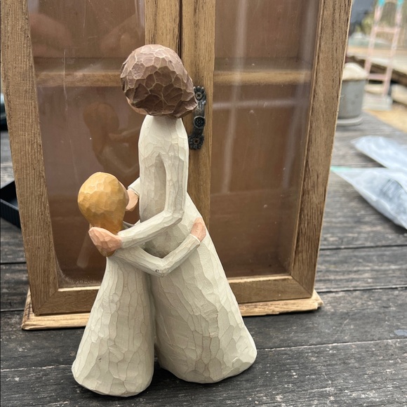 Demdaco Family Embrace Sculpture - Cream and Tan - Picture 3 of 9